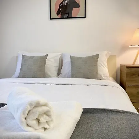 Modern For 4 Persons With Fast Wi-fi